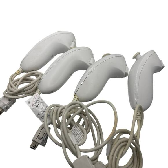 Nintendo OEM White Wiimote With Nunchuck Controller Set Combo RVL-003 Lot of 4 - Picture 3 of 6